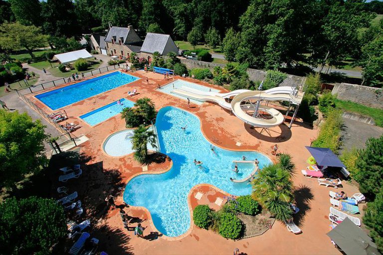 Camping Chateau de Galinée zwembad overzzicht 768x512