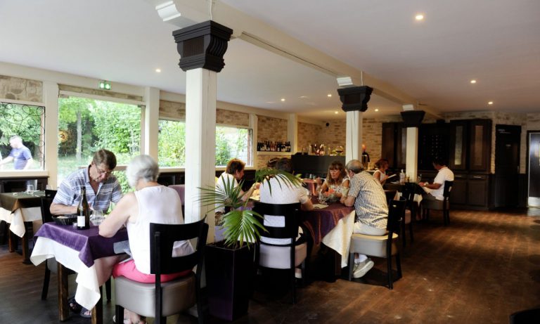 Camping Chateau des Marais restaurant 768x461