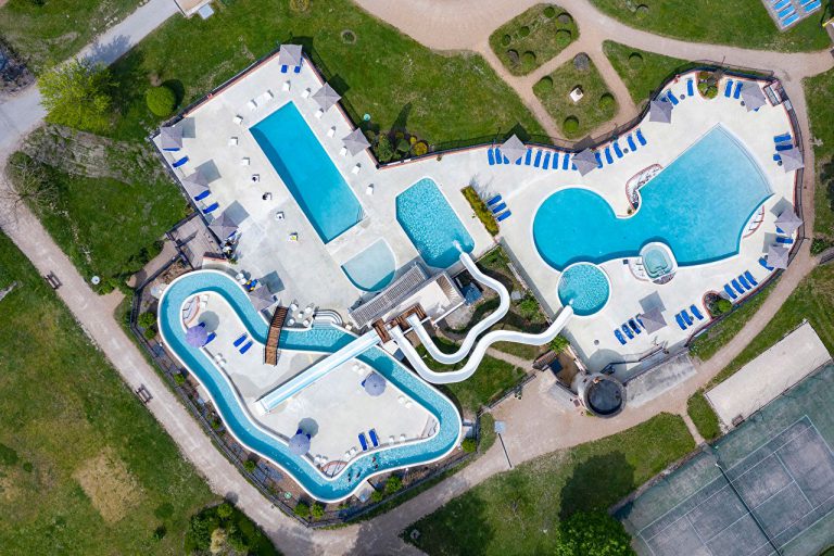 Camping Chateau des Marais zwembad overzicht 768x512