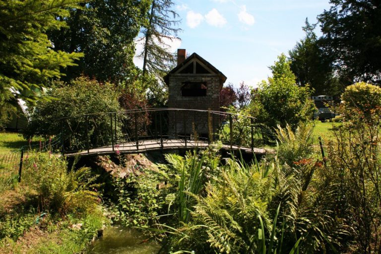 Camping Château Le Brevedent bruggetje 768x512