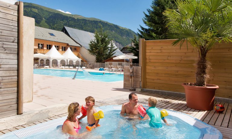 Camping Château de Rochetaillée kindrbad 768x461