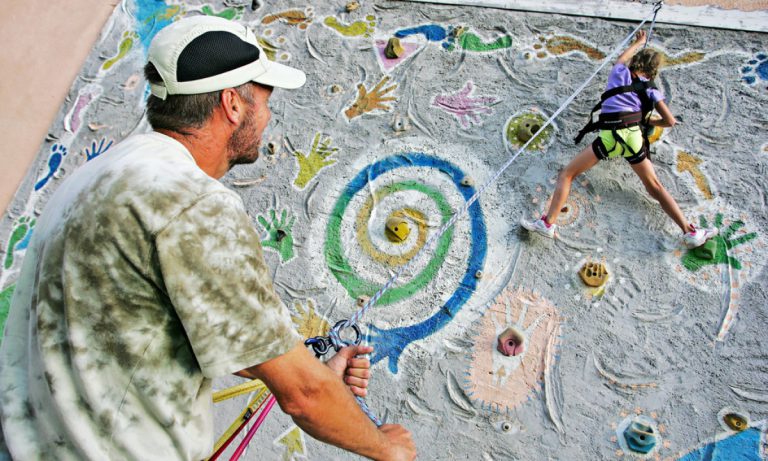 Camping Château de Rochetaillée klimwand 768x461