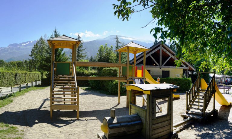 Camping Château de Rochetaillée speeltuin 2 768x461
