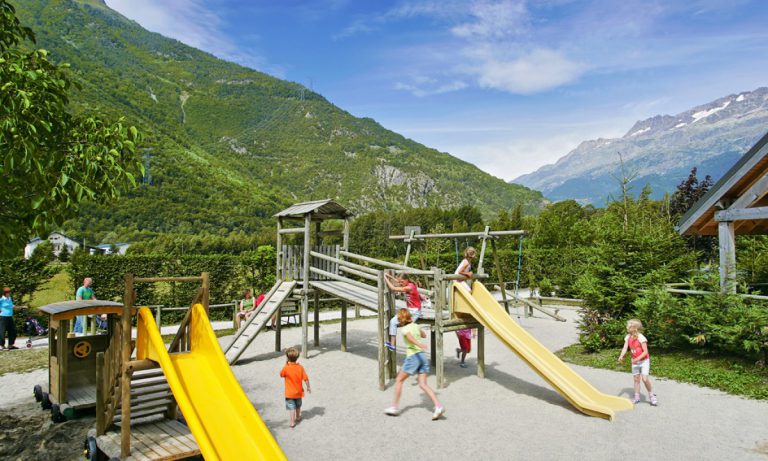 Camping Château de Rochetaillée speeltuin 768x461