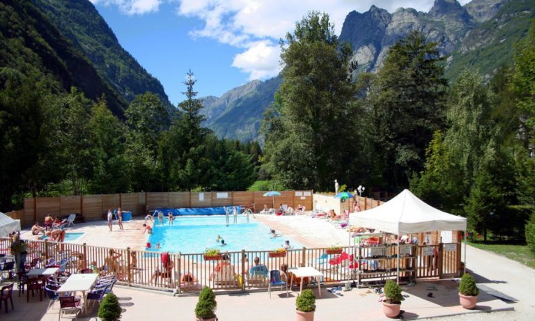 Camping Château de Rochetaillée zwembad 768x461