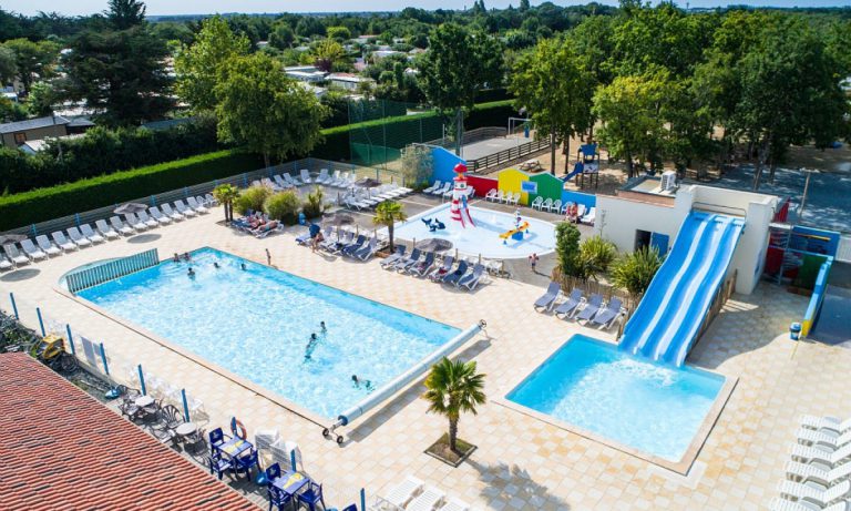 Camping Domaine d Oléron zwembad overzicht 768x461