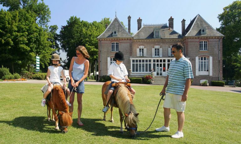Camping Domaine du Chateau de Drancourt ponyrijden 768x461