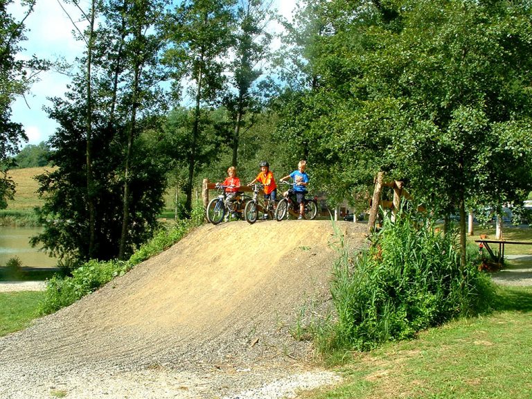Camping Du Bois de Reveuge fietscross 768x576
