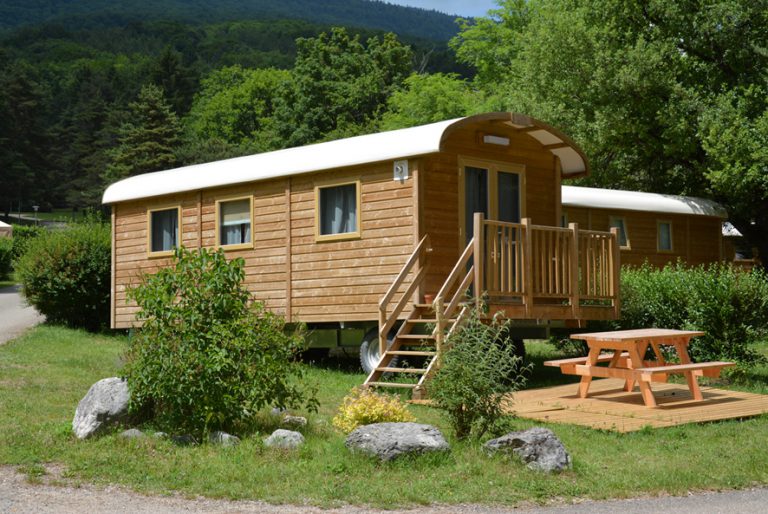 Camping Huttopia Bourg Saint Maurice pipowagen huren 768x514