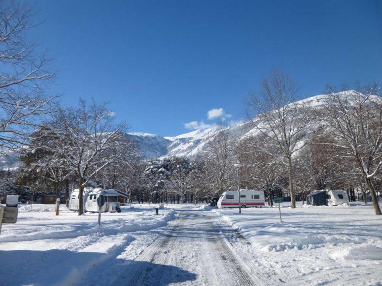 Camping Huttopia Bourg Saint Maurice wintersport camping staanplaats 768x576