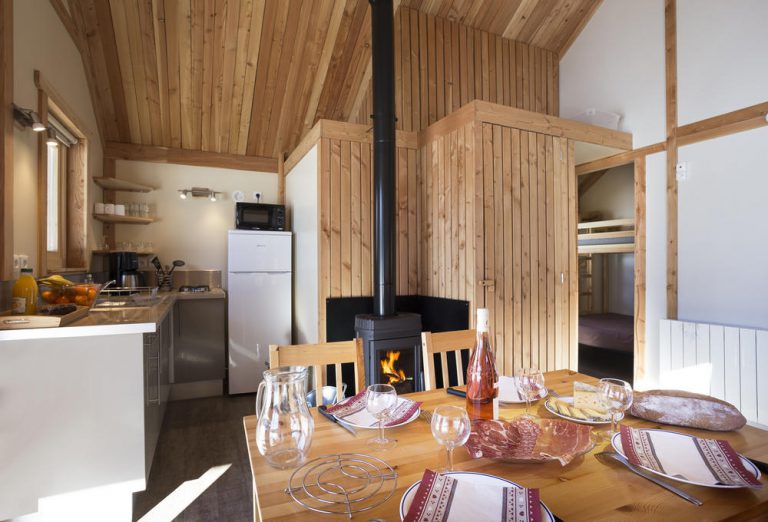 Camping Huttopia Bozel en Vanoise chalet  768x522