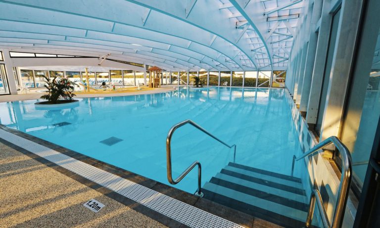 Camping L Atlantique binnenzwembad 768x461