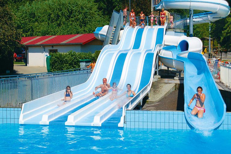 Camping L Ideal meer van Annecy glijbaan 768x512