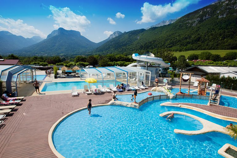Camping L Ideal meer van Annecy zwembad 2 768x512