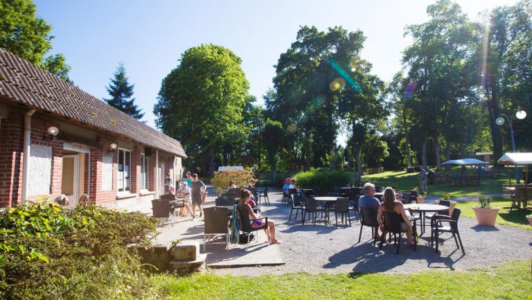 Camping La Bien Assise terras 768x433