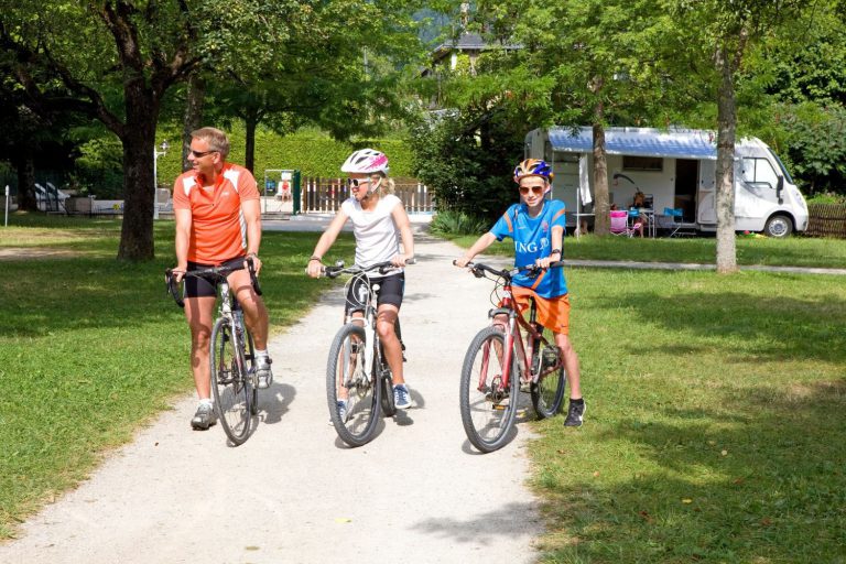 Camping La Ferme de la Serraz Meer van Annecy fietverhuur 768x512
