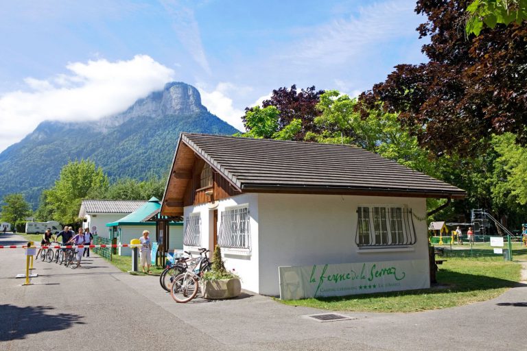 Camping La Ferme de la Serraz entree 768x512