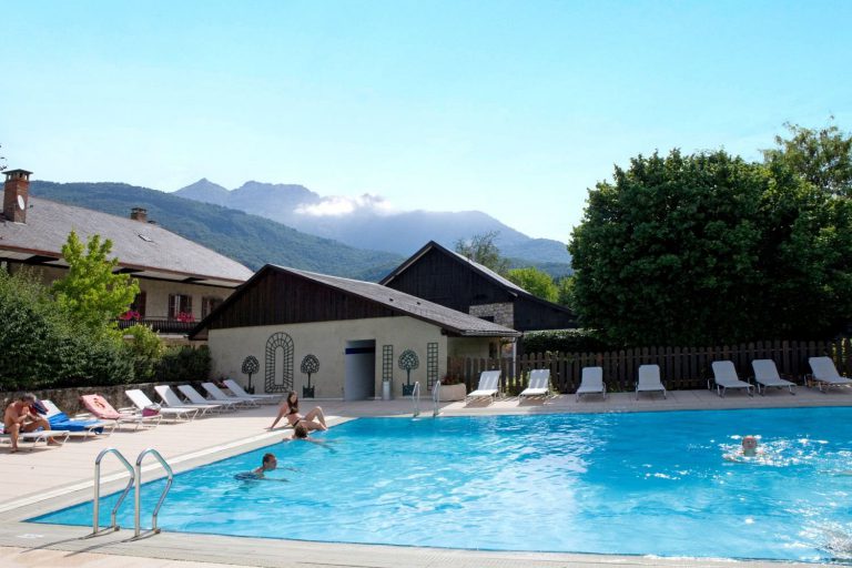 Camping La Ferme de la Serraz zwembad 768x512