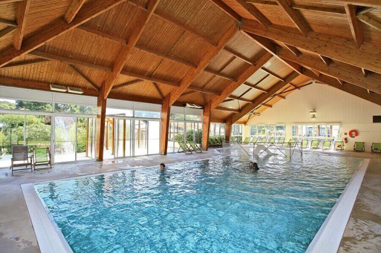 Camping La Grande Métairie Bretagne overdektzwembad 768x511