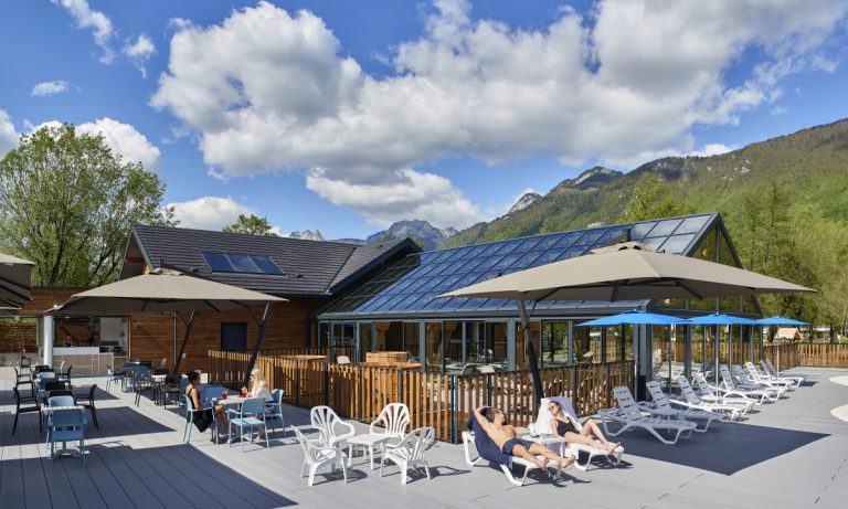 Camping La Nublière terras 768x461