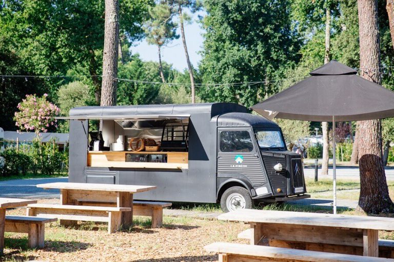 Camping La Pinède Palmyre foodtruck 768x511