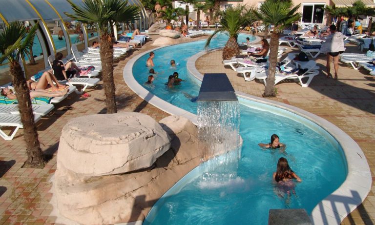 Camping La Pinède Palmyre zwembad  768x461