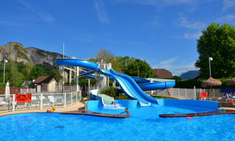 Camping La Ravoire meer van Annecy glijbaan 768x461