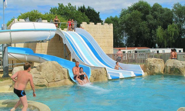 Camping La Vallée de Deauville glijbanen 768x461
