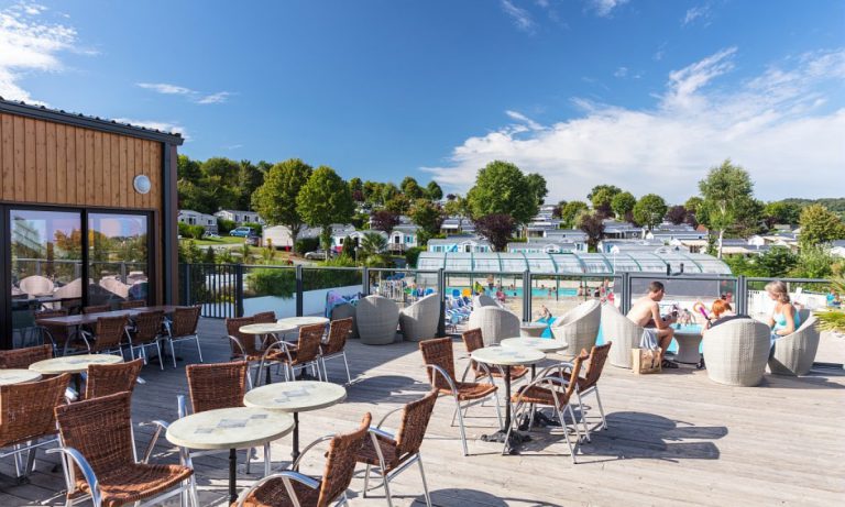 Camping La Vallée terras 768x461