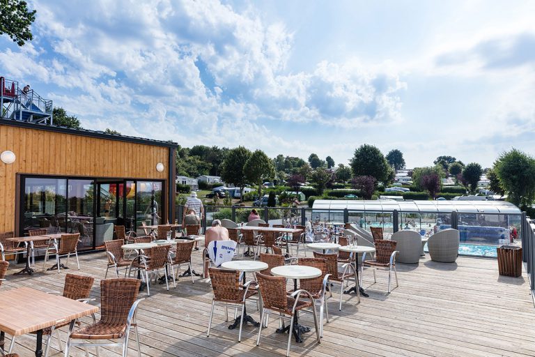 Camping La Vallée terras 768x512