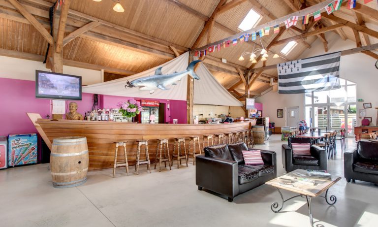 Camping La Ville Huchet bar 768x461