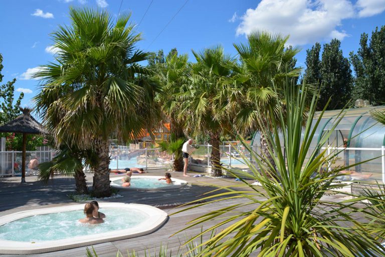 Camping Le Clos Virgile bubbelbad 768x512