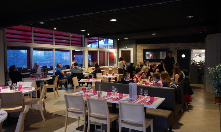 Camping Le Domaine de Léveno restaurant 768x461