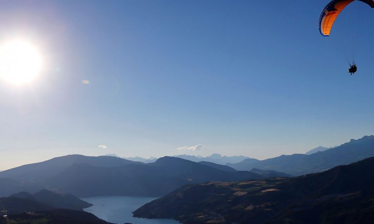 Camping Le Lac paragliding 768x461