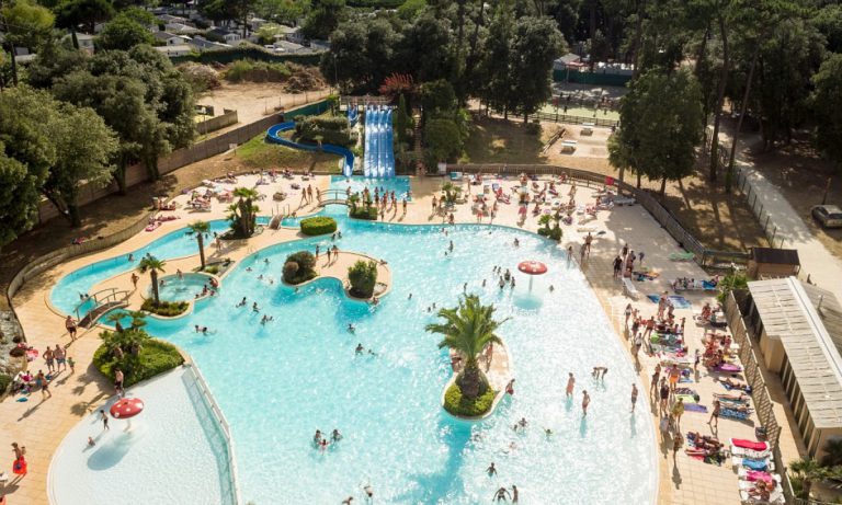 Camping Le Logis zwembad overzicht 768x461