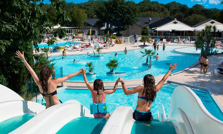 Camping Le Mané Guernehué glijbaan 768x461