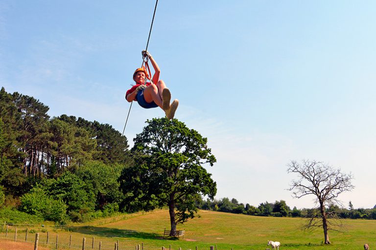 Camping Le Mané Guernehué zipline 768x512