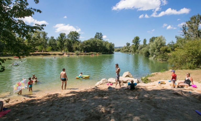 Camping Le Moulin Patornay strand 768x461