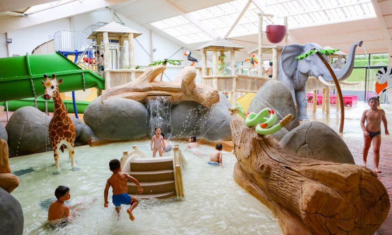 Camping Le P tit Bois indoor waterspeeltuin 768x461