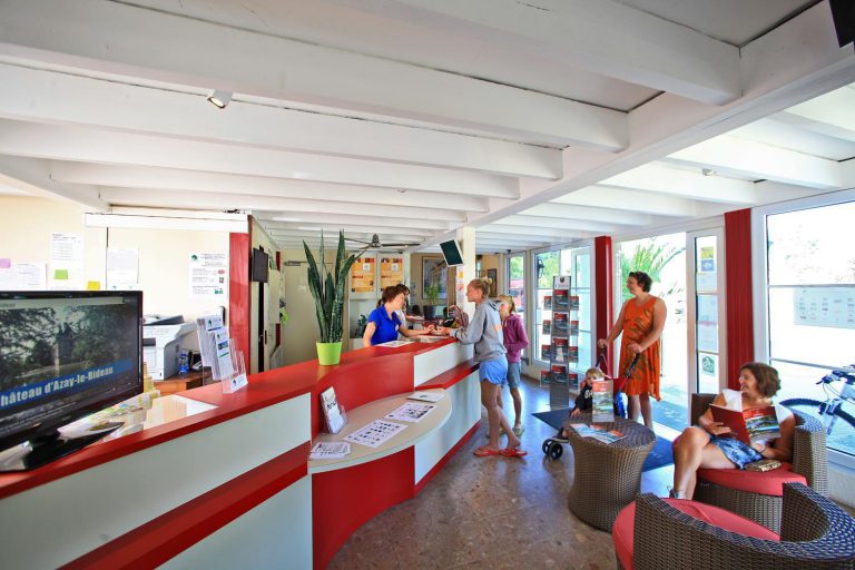 Camping Le Parc de Fierbois receptie 768x512