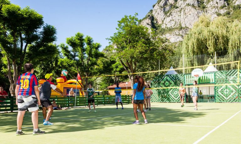 Camping Le Pré Lombard sportveld 768x461