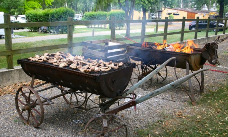Camping Le Ranch des Volcans BBQ 768x461