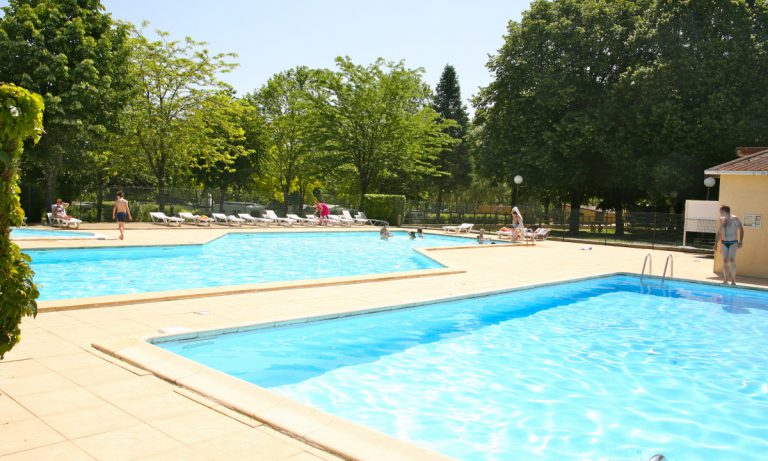 Camping Le Ranch des Volcans zwembad 2 768x461