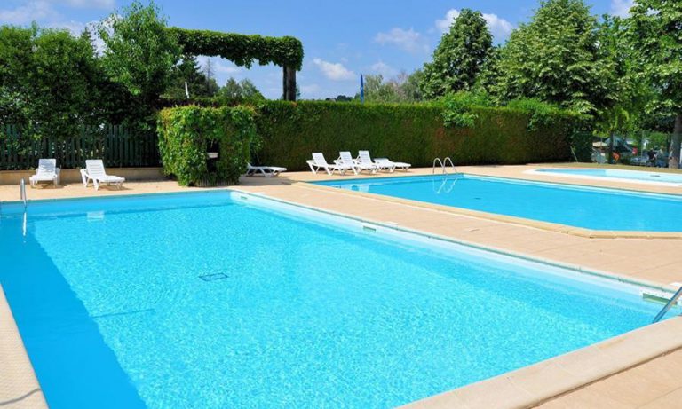 Camping Le Ranch des Volcans zwembad 768x461