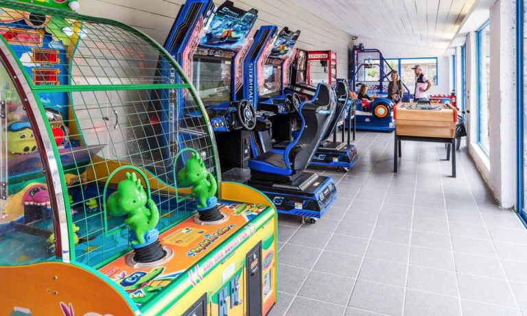 Camping Le Ranolien gamehal 768x461