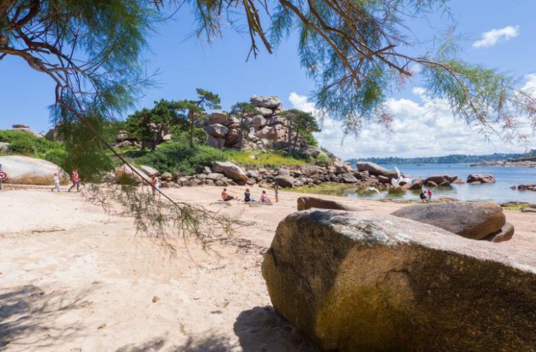 Camping Le Ranolien strand 768x505