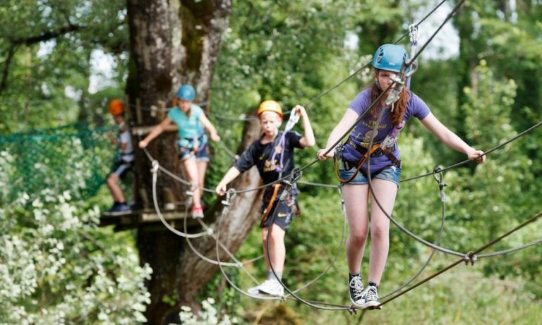 Camping Le Val de Bonnal boomklimparcours 768x461