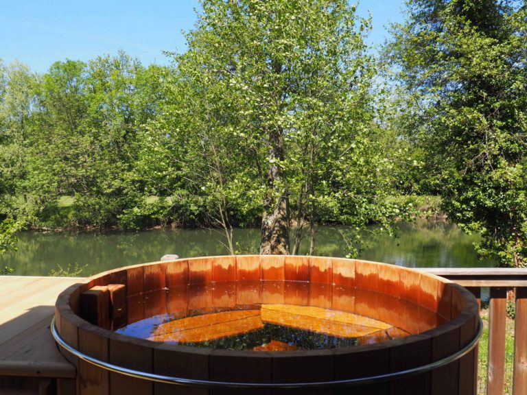 Camping Le Val de Bonnal chalet met eigen spa 768x576