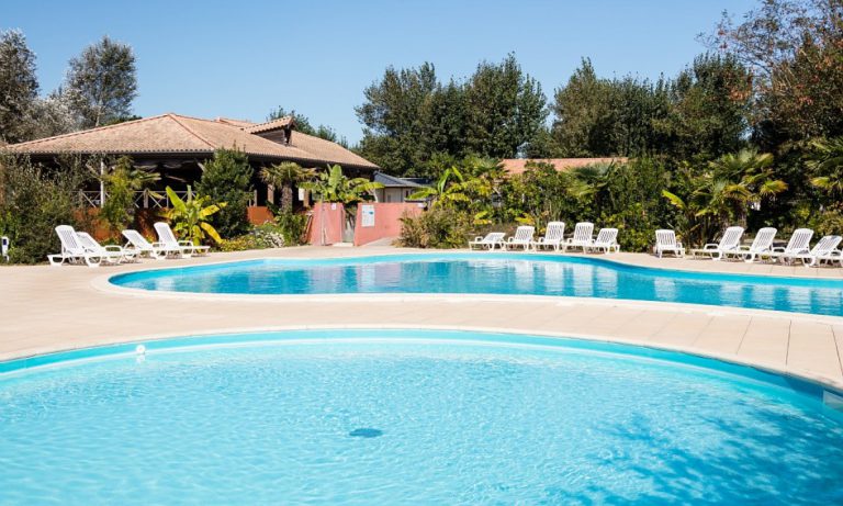 Camping Le Village Corsaire des 2 Plages zwembad 768x461