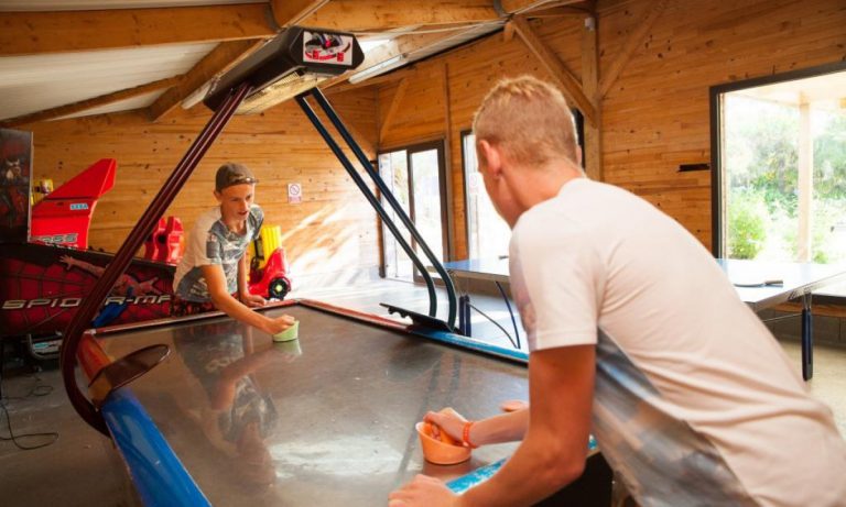 Camping Les Alizes gamehal 768x461